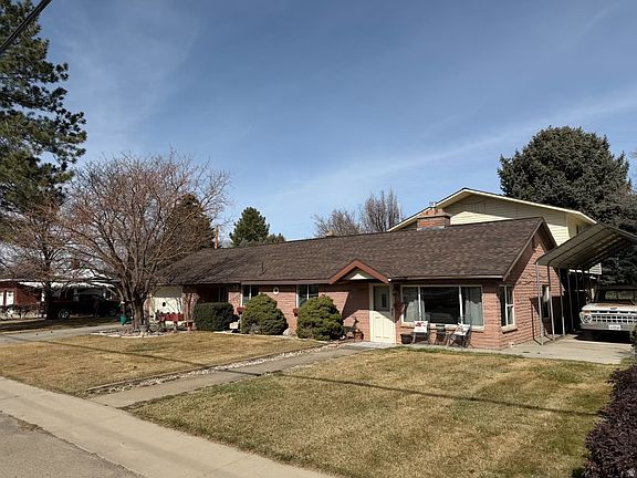 2nd image of 415 E Maple St
