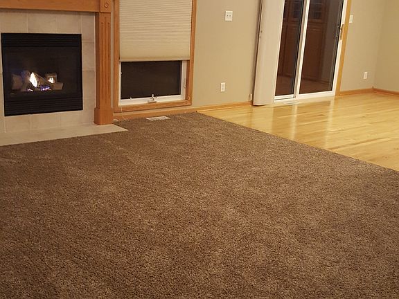 Living room/ dining area