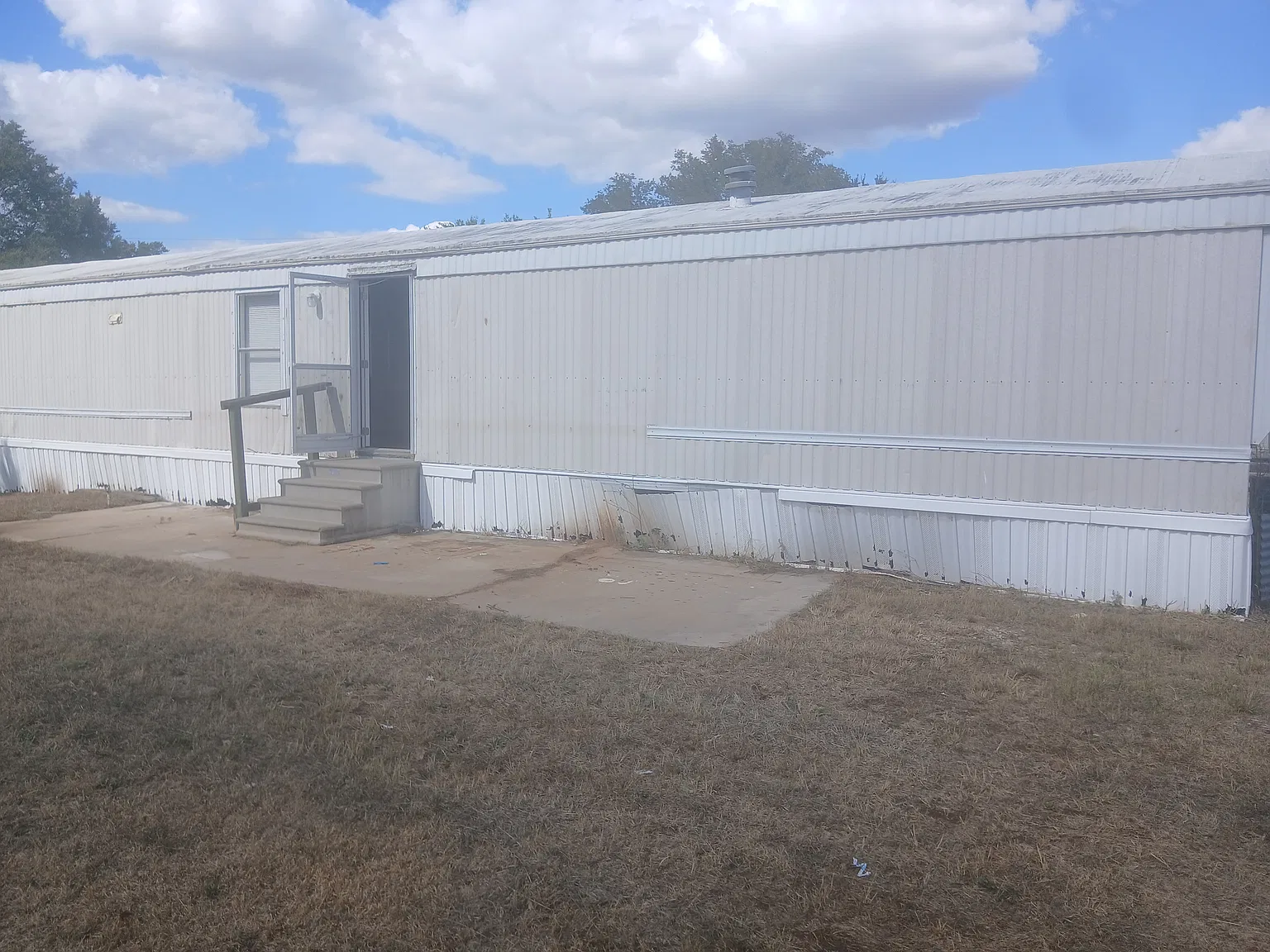 3 bed, 1216 sqft, $1,000 — Photo 1
