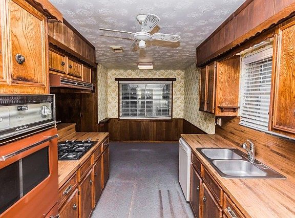 3rd image of 2408 Goodrich St
