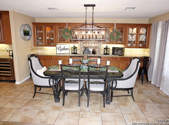 5th image of 1726 Rob Roy Ln