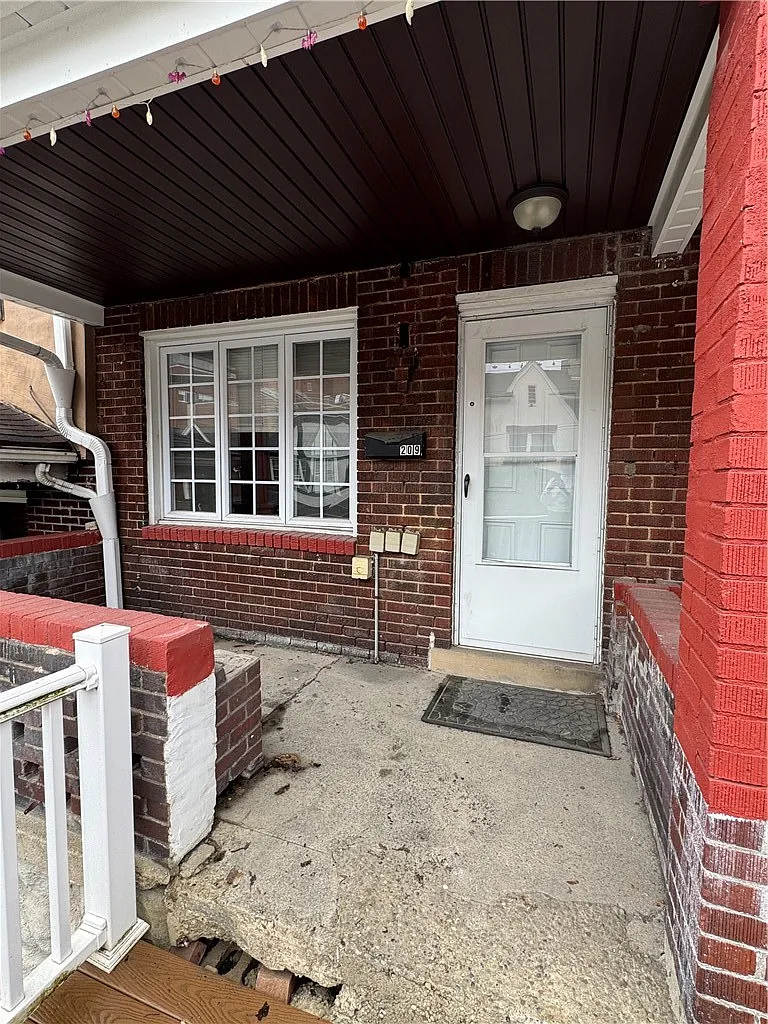 3 bed, 1135 sqft, $3,100 — Photo 2