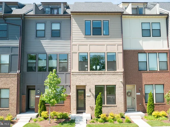 4841 Vista Green Ln, Lanham, MD 20706