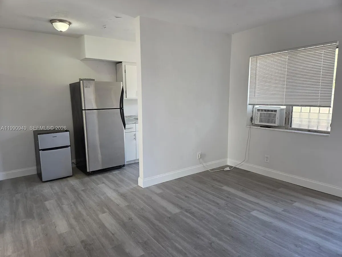 Building Photo - 1628 SW 7th St #8