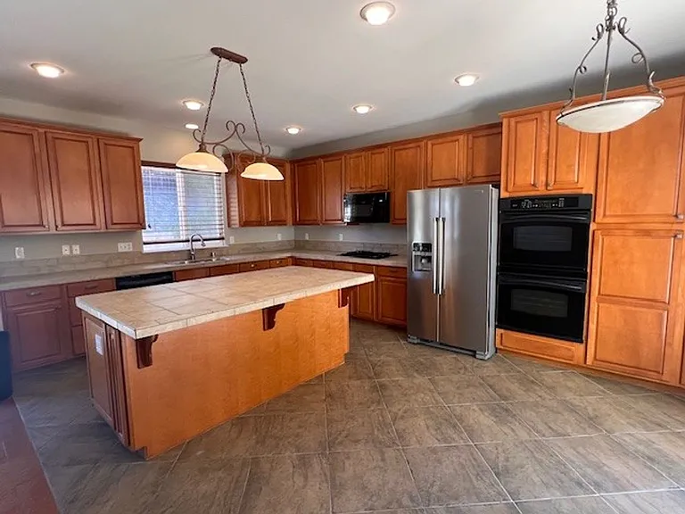 477 Hawk Canyon Ct — Photo 25