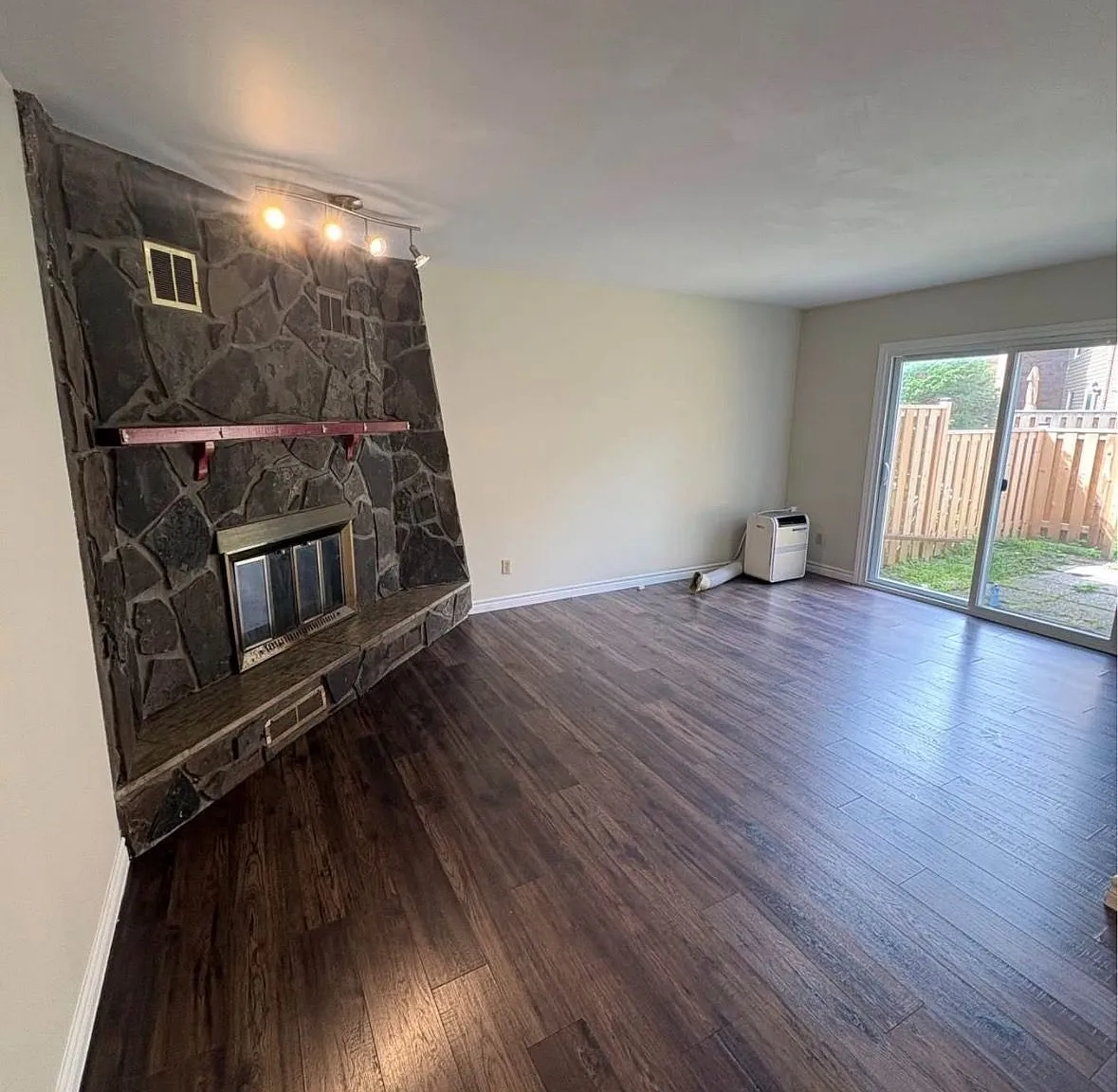 4 bed, $2,600 — Photo 3