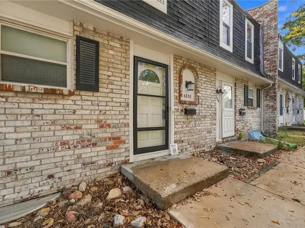 6938 NW Chapel Woods Ln, Kansas City, MO 64152