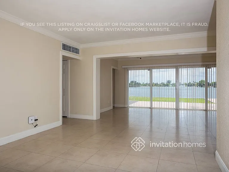 10900 SW 42nd St — Photo 3