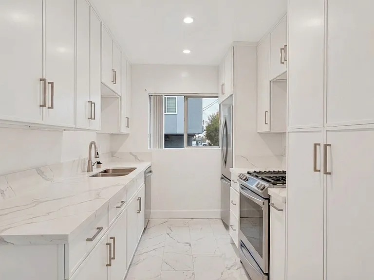 220 S Gale Dr #5 — Photo 4