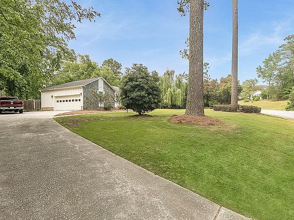 4th image of 3520 W Lake Dr