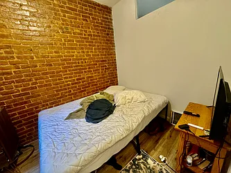 Rented by R New York