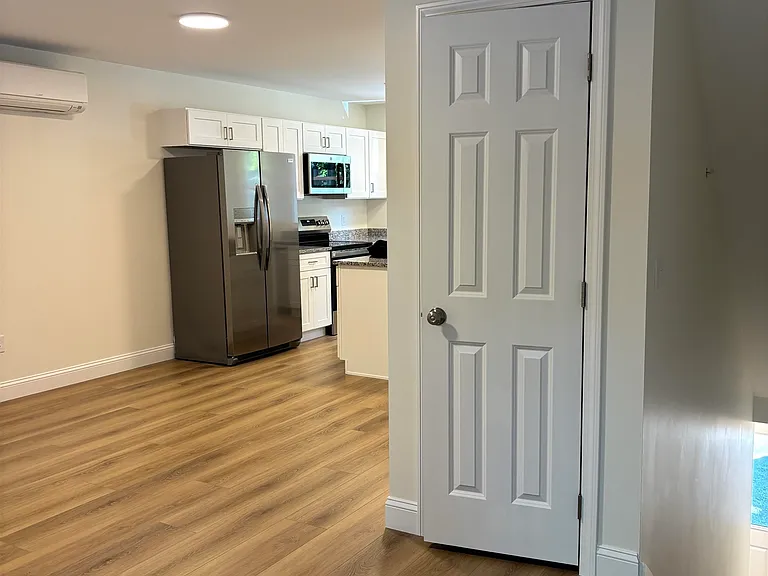 15 Lucy Ln — Photo 2