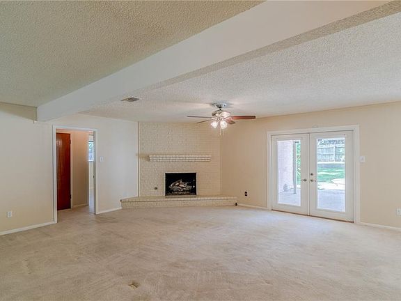 3rd image of 1001 Newport Ave