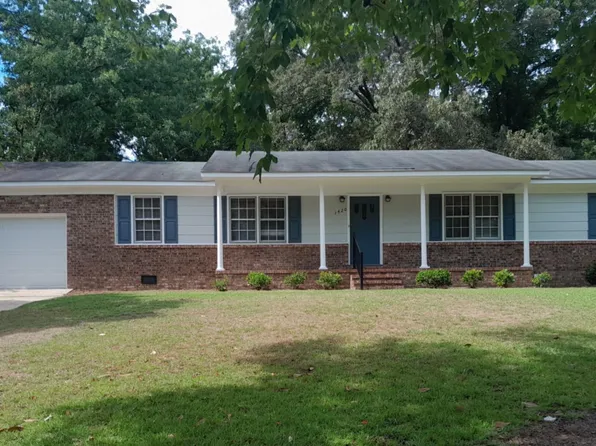 1420 Marlborough Rd, Fayetteville, NC 28304