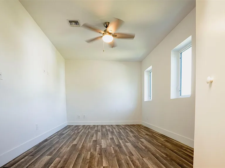 1413 NE 5th Ave #1 — Photo 29