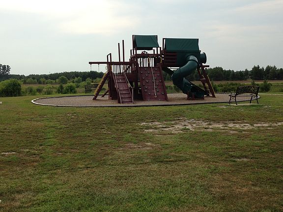 3rd image of 832 Jade Ln