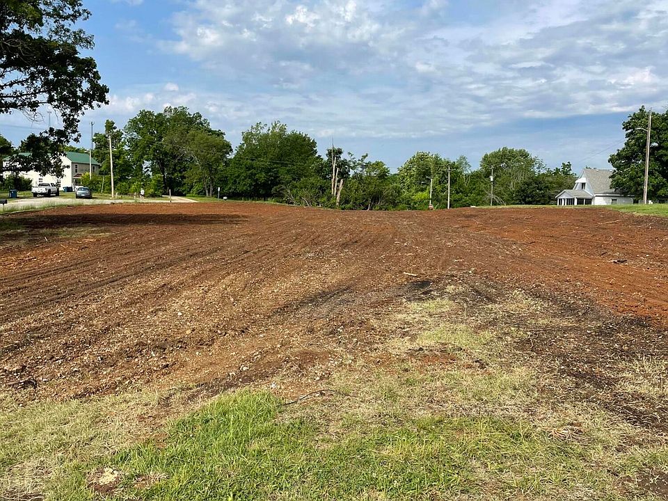 2nd image of Railroad Ave