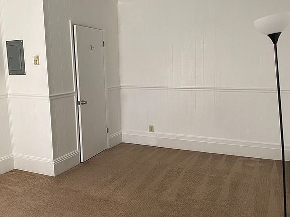 5th image of 522 N Loudoun St APT 4