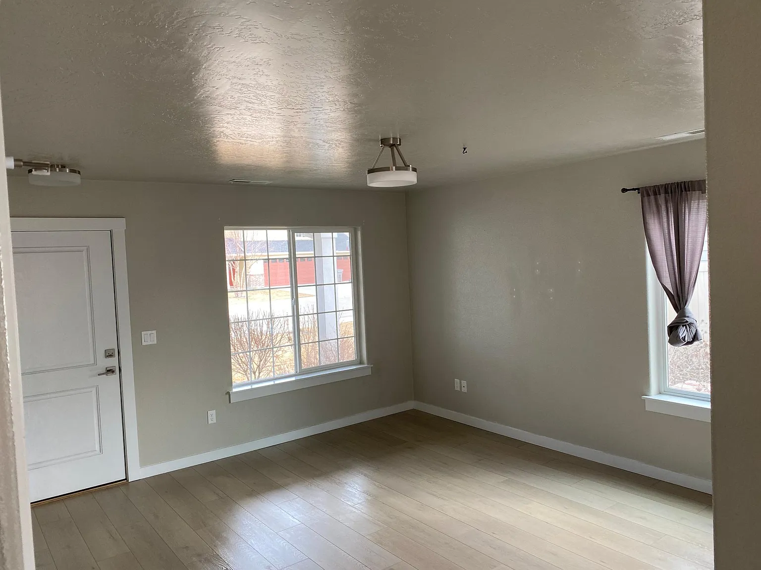 913 N Union Way — Photo 3