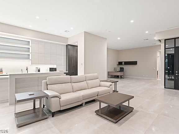 4th image of 656 Falcon Summit Ct