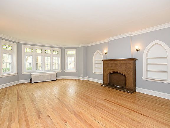 2nd image of 7523 N Claremont Ave APT 1N
