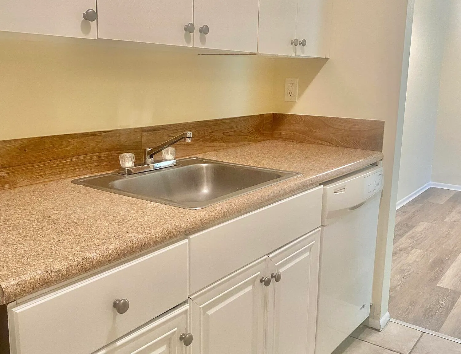 2 bed, 1.0 bath, 708 sqft, $1,700 — Photo 4