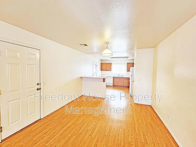 1850 Pershing Ave — Photo 5