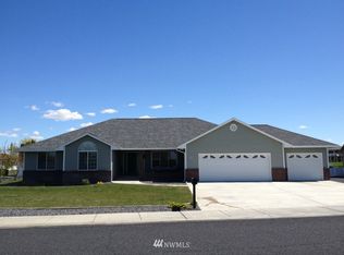 823 S Sand Dunes Rd, Moses Lake, WA 98837
