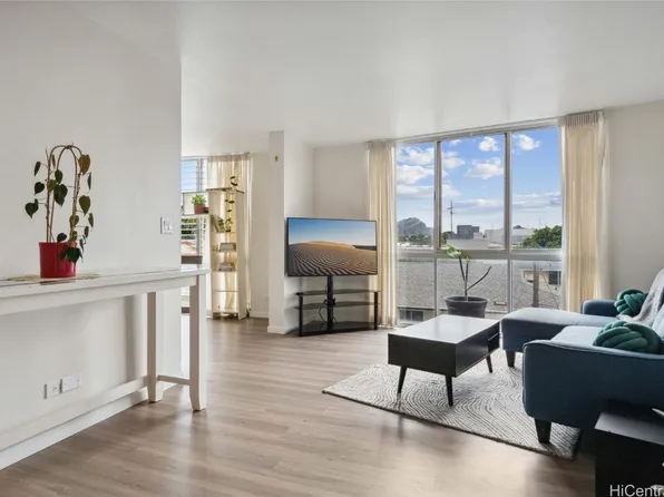 1139 9th Ave APT 402, Honolulu, HI 96816