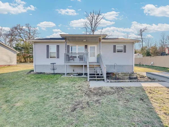 42 E Fuller Dr, Crossville, TN 38555