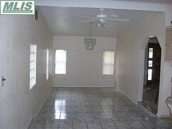 3rd image of 1505 Gladys Dr