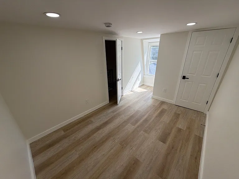 128 Hanford Pl — Photo 13