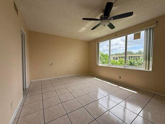 5th image of 6005 Del Lago Circle #305