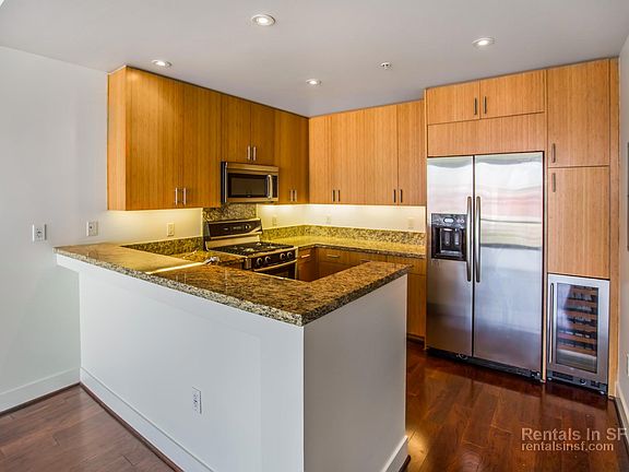 4th image of 235 Berry St APT 518