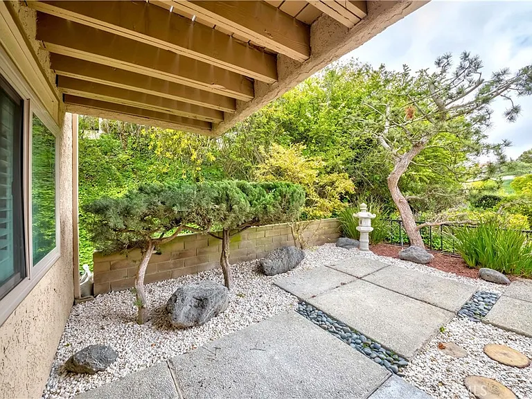14 Peartree Ln — Photo 41