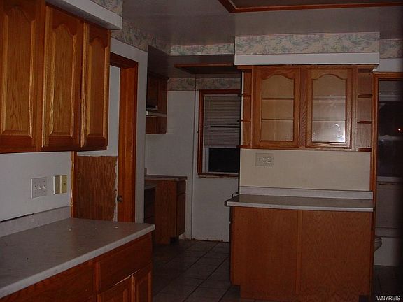 5th image of 50 Woodlawn Ave