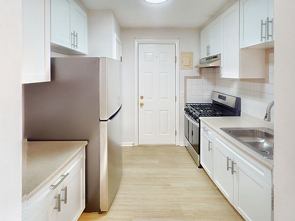 3rd image of 87-89 Lake St #87-1