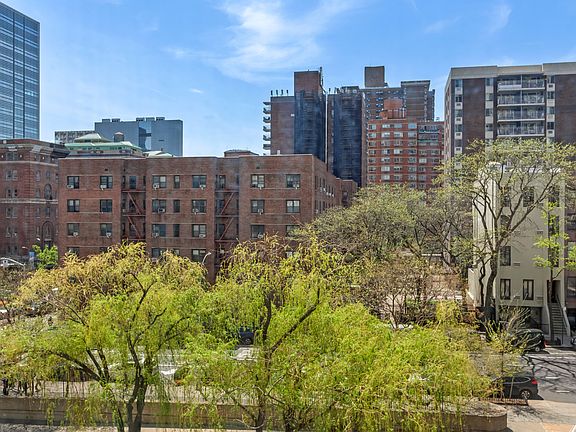 4th image of 343 E 30th St APT 4H