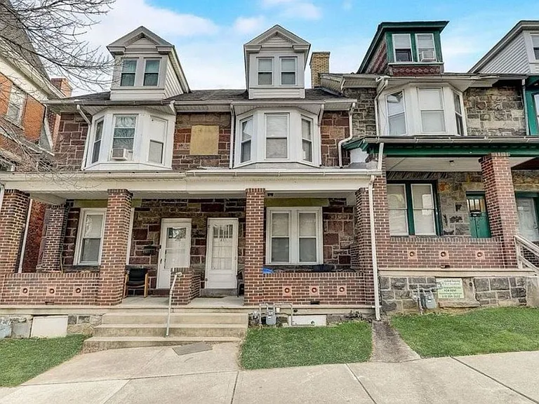 437 Montclair Ave — Photo 1