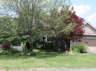 5 Valleywood Dr, Niskayuna, NY 12309