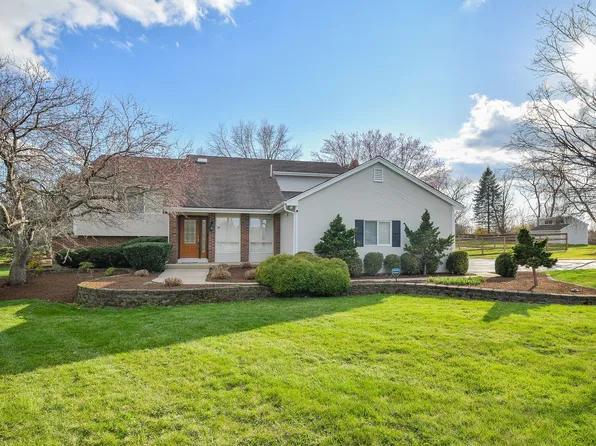 40W983 Line Dr, Elburn, IL 60119