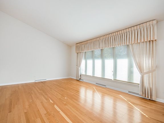4th image of 1122 E Dogwood Ln