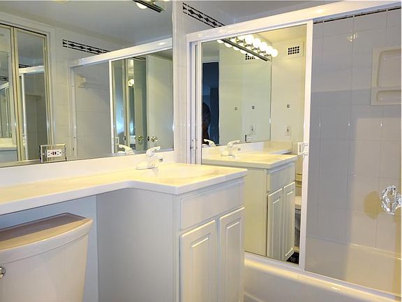 5th image of 10401 Grosvenor Pl APT 1216