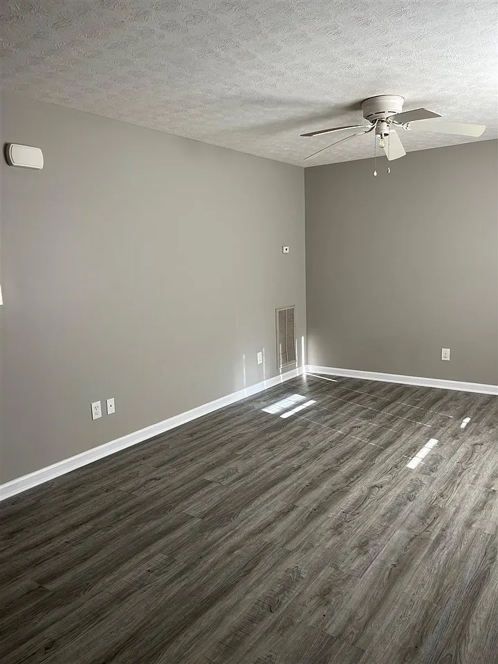 1 bed, 500 sqft, $810 — Photo 2