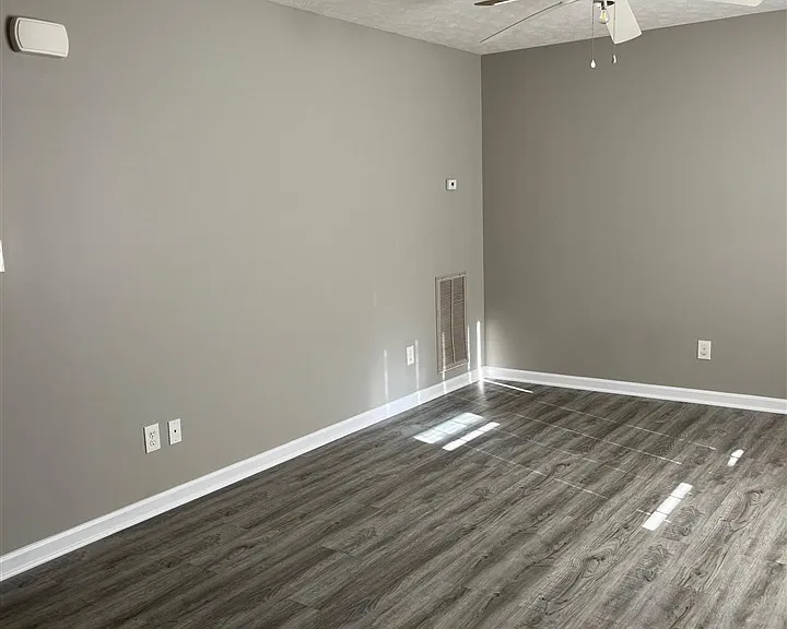 135 Amy Ave #B — Photo 2