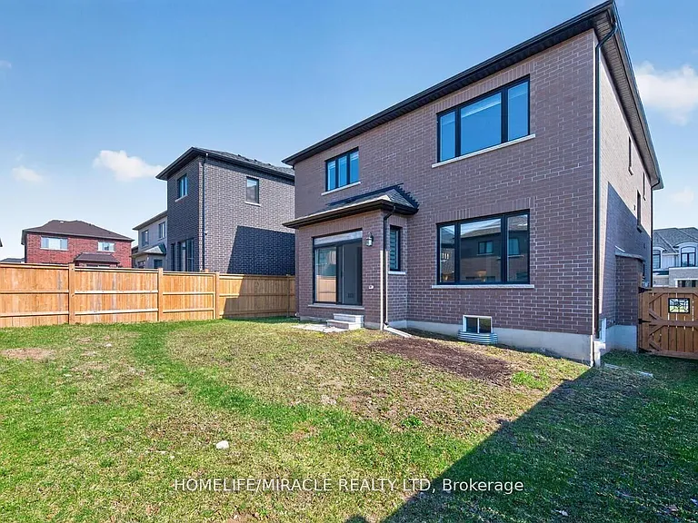 1032 Edinburgh Dr — Photo 46
