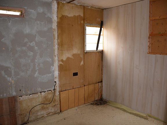 9th image of 801 Harmony Rd