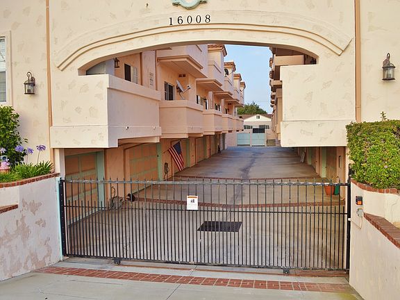 5th image of 16008 La Salle Ave Unit 9