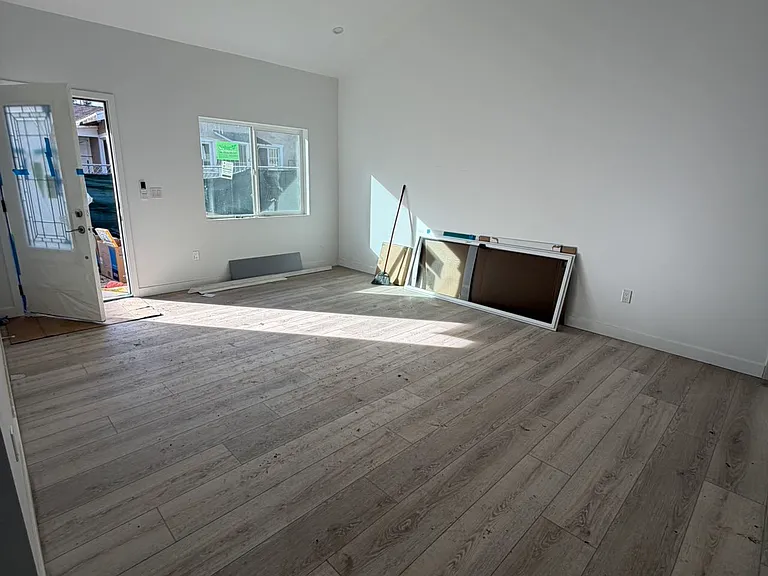 5307 1/2 Templeton St — Photo 11
