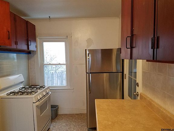 5th image of 180 Milton Ave